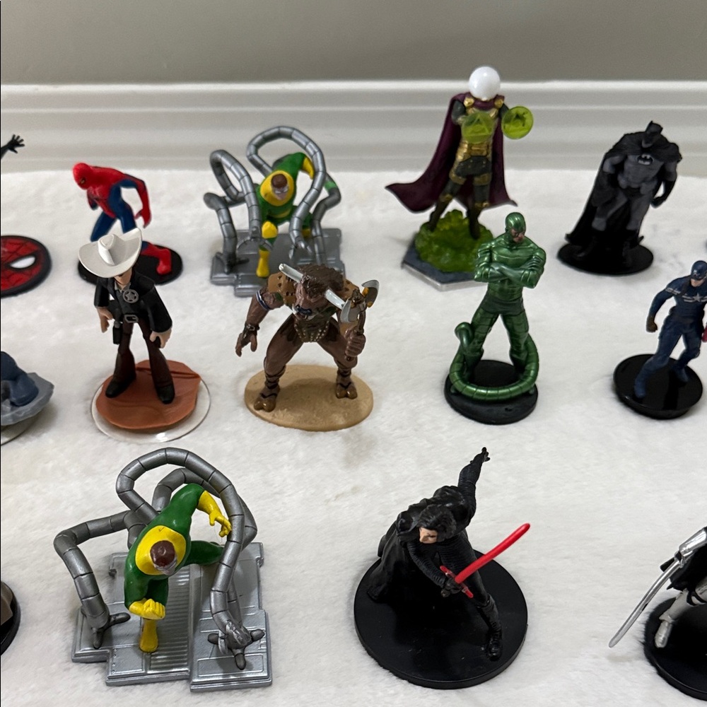 Assorted Action Figures Collection - Picture 3 of 11